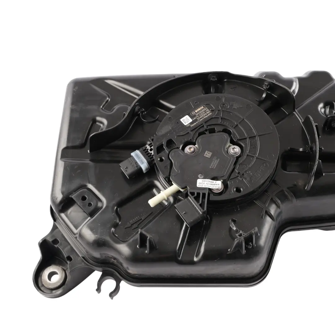 Serbatoio AdBlue 2.0 per Range Rover Evoque L551 con numero di parte M8D2-5J228-AA Range Rover Evoque L551 Serbatoio AdBlue 2.0 - SKU M8D2-5J228-AA - Numero di parte M8D2-5J228-AA