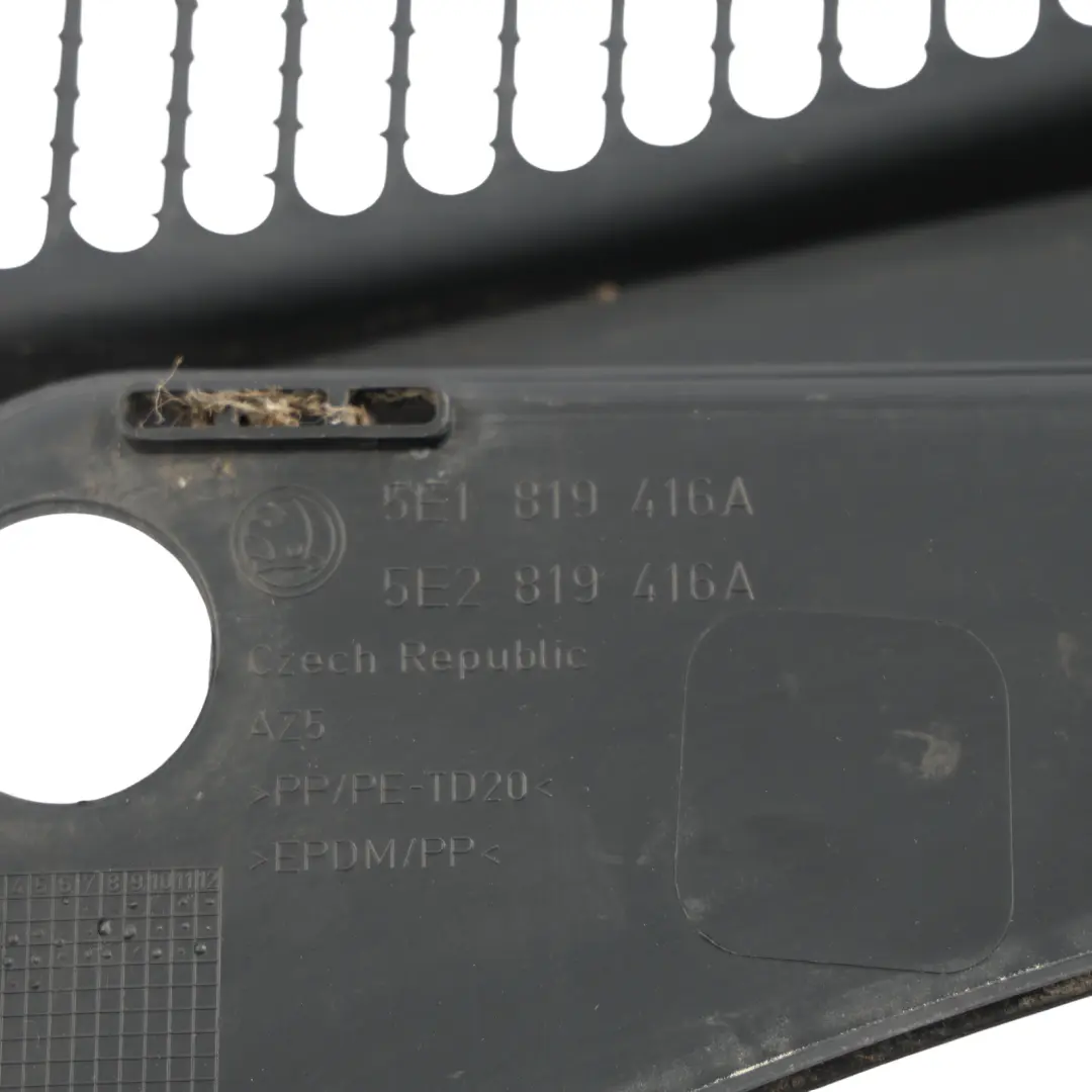 Windschutz Verkleidung Abdeckung Ablauf Rechts für Skoda Octavia Rs 5e mit Teilenummer 5E2819416A Skoda Octavia Rs 5e Windschutz Verkleidung Abdeckung Ablauf Rechts - SKU RHD-5E2819416A - Teilenummer 5E2819416A