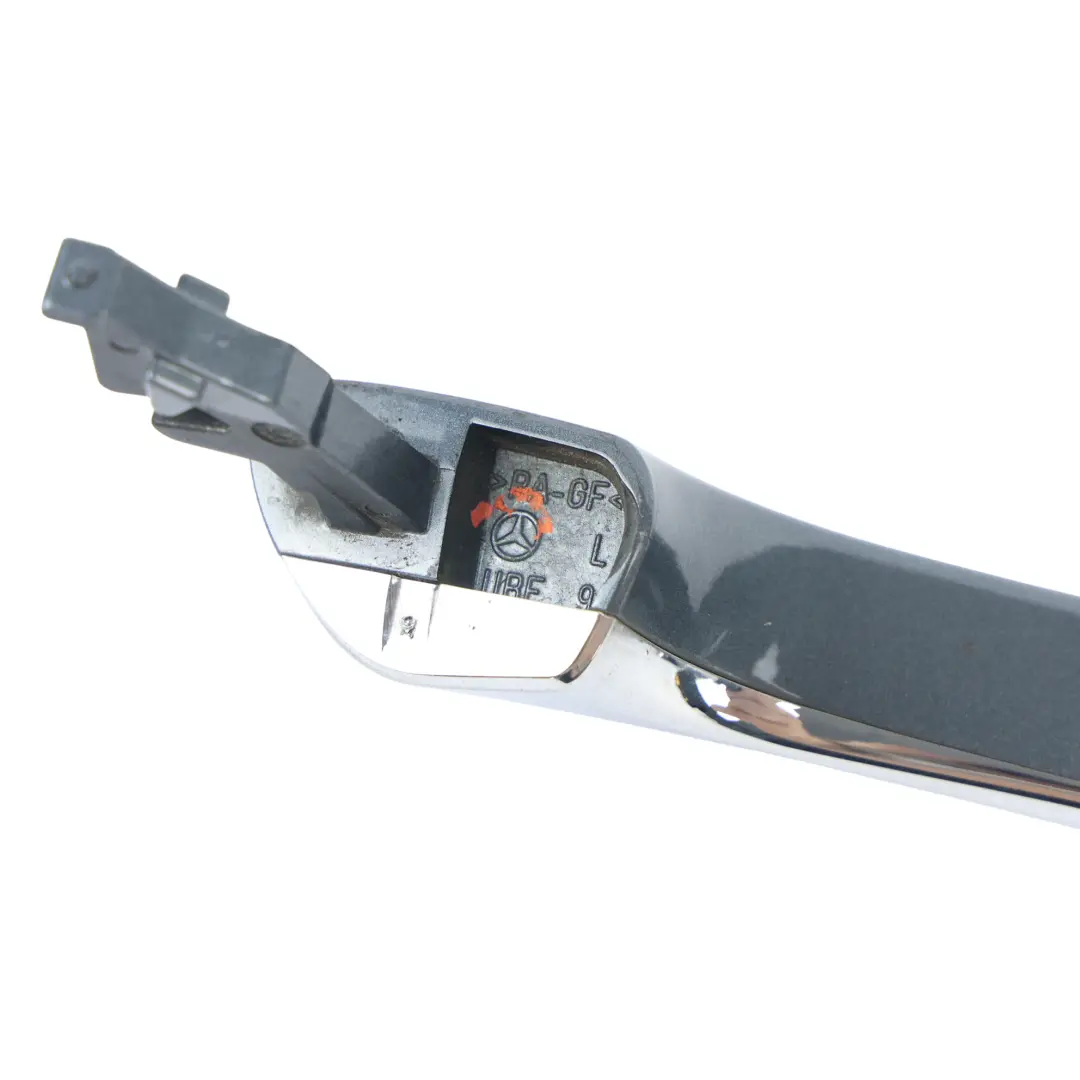 Maniglia Anteriore Sinistra Grigio Flint 368 per Mercedes C209 S211 con numero di parte A2117600770 Mercedes C209 S211 Maniglia Anteriore Sinistra Grigio Flint 368 - SKU A2117600770-FLG - Numero di parte A2117600770
