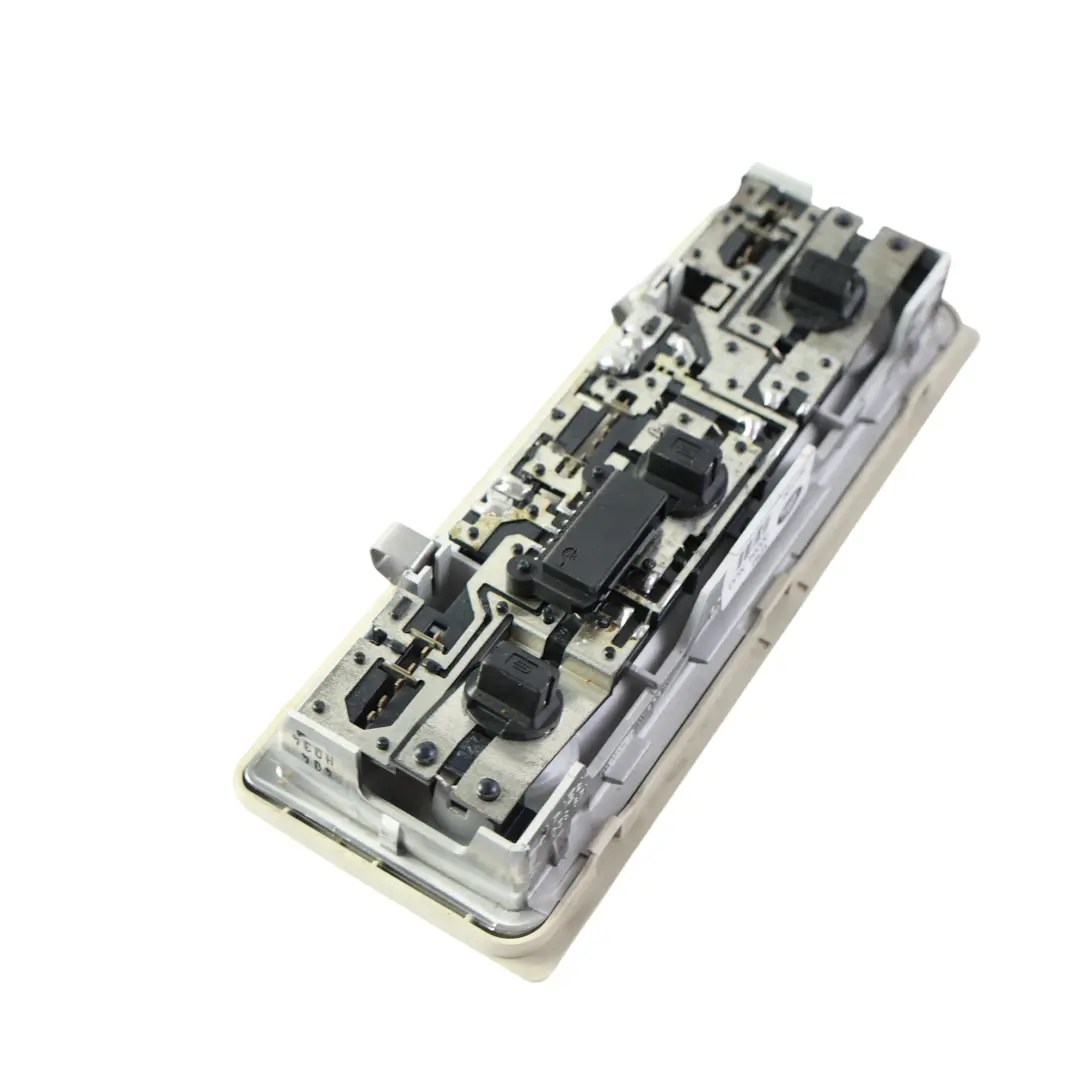 Luz Lectura Interior Cortesía Marfil para Range Rover L322 con número de pieza XDM000041NUG Range Rover L322 Luz Lectura Interior Cortesía Marfil - SKU XDM000041NUG - Número de pieza XDM000041NUG