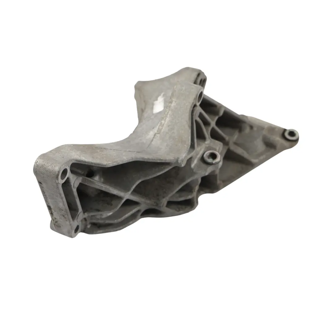 Land Rover Discovery 3 L319 Uchwyt Łapa Alternatora 2.7 V6 4H2Q-10239-EA - SKU YLU500290 - Numer Części YLU500290