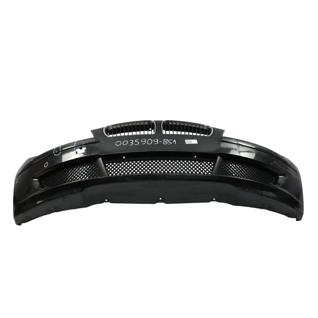 Zderzak Przedni Black Sapphire Czarny Metalik - 475 do BMW E81 E87 LCI o numerze 0035909 BMW E81 E87 LCI Zderzak Przedni Black Sapphire Czarny Metalik - 475 - SKU 0035909-BS1 - Numer Części 0035909