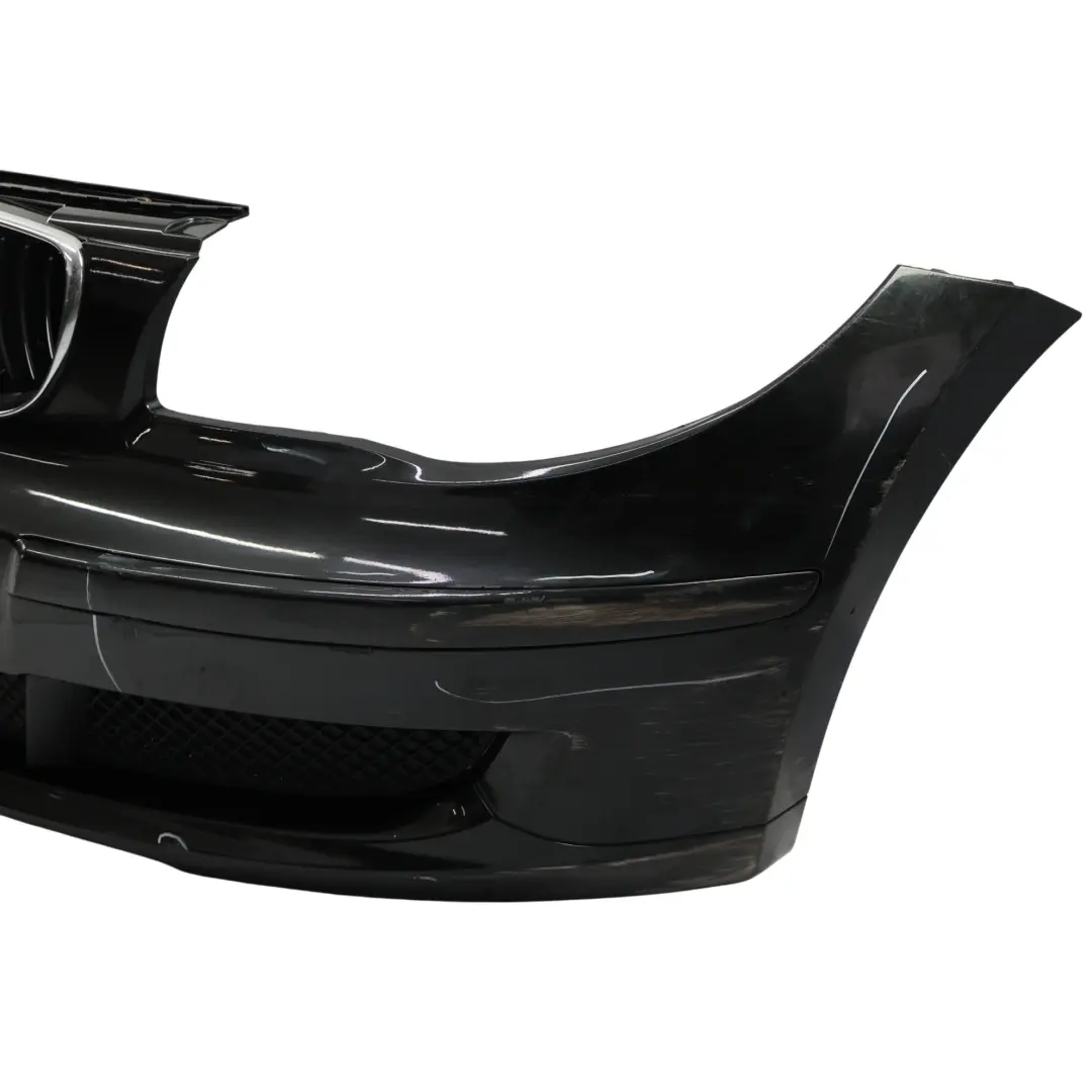 Zderzak Przedni Black Sapphire Czarny Metalik - 475 do BMW E81 E87 LCI o numerze 0035909 BMW E81 E87 LCI Zderzak Przedni Black Sapphire Czarny Metalik - 475 - SKU 0035909-BS1 - Numer Części 0035909