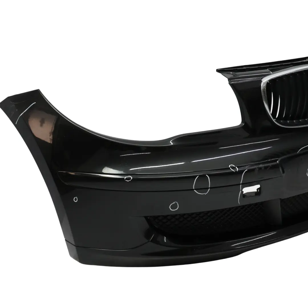 Zderzak Przedni Black Sapphire Czarny Metalik - 475 do BMW E81 E87 LCI o numerze 0035909 BMW E81 E87 LCI Zderzak Przedni Black Sapphire Czarny Metalik - 475 - SKU 0035909-BS1 - Numer Części 0035909