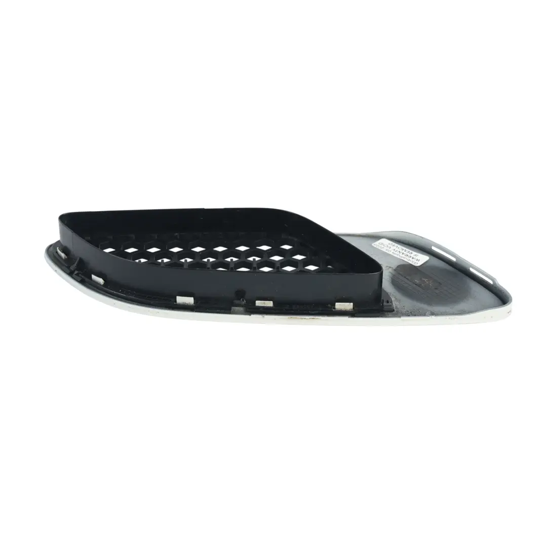 Ziergitter Rahmen Motorhaube Vorne Rechts Alpinweiss 3 für BMW E90 E92 M3 mit Teilenummer 0036358 BMW E90 E92 M3 Ziergitter Rahmen Motorhaube Vorne Rechts Alpinweiss 3 - SKU P0036358-AW - Teilenummer 0036358