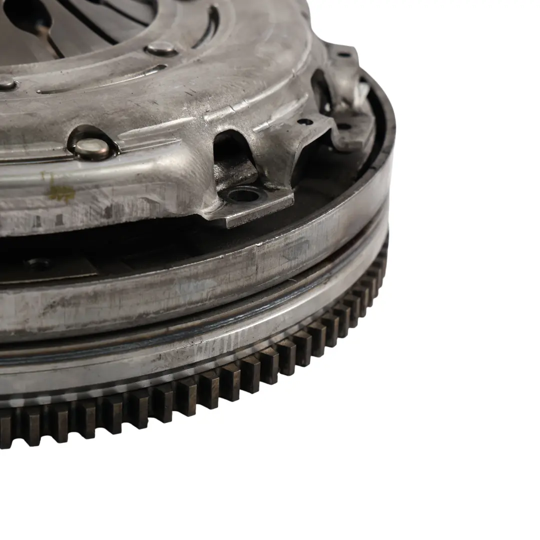 Gearbox Flywheel Dual Twin Mass 240MM Set to Audi A6 C6 2.0 TDI Manual with Part number 03G105266BH Audi A6 C6 2.0 TDI Manual Gearbox Flywheel Dual Twin Mass 240MM Set - SKU 03G105266BH-1 - Part number 03G105266BH