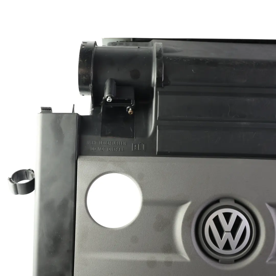 Pokrywa Górna Silnika 2.0 TSI Benzyna do Volkswagen Tiguan 5N o numerze 06F133837AP Volkswagen Tiguan 5N Pokrywa Górna Silnika 2.0 TSI Benzyna - SKU 06F133837AP - Numer Części 06F133837AP