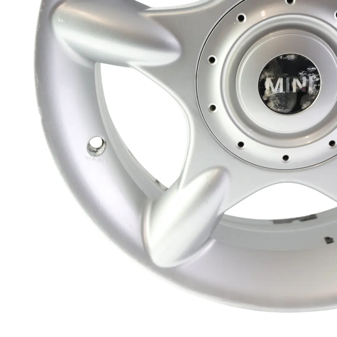 Srebrna Felga Aluminiowa 16'' 6.5J ET:48 do Mini R50 o numerze 1512348 Mini R50 Srebrna Felga Aluminiowa 16'' 6.5J ET:48 - SKU 1512348-1 - Numer Części 1512348