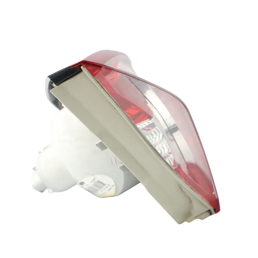 C394 Fanale Posteriore Interno Sinistro 8V41-13A603-AD per Ford Kuga con numero di parte 1545445 Ford Kuga C394 Fanale Posteriore Interno Sinistro 8V41-13A603-AD - SKU 1545445 - Numero di parte 1545445