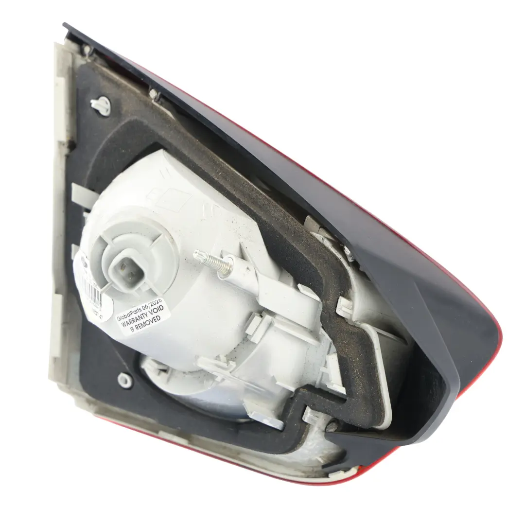 C394 Fanale Posteriore Interno Destro 8V41-13A602-AD per Ford Kuga con numero di parte 1545446 Ford Kuga C394 Fanale Posteriore Interno Destro 8V41-13A602-AD - SKU 1545446 - Numero di parte 1545446