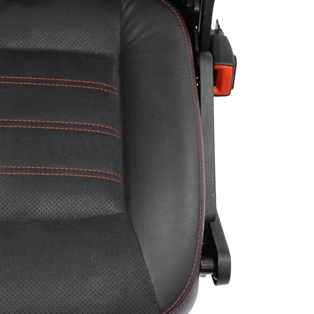 Mk1 Siège Arrière Droit 3ème Rangée Cuir Alcantara Noir Rouge pour Ford S-Max à propos du numéro de pièce 1679763 Ford S-Max Mk1 Siège Arrière Droit 3ème Rangée Cuir Alcantara Noir Rouge - SKU 1679763-2 - Numéro de pièce 1679763