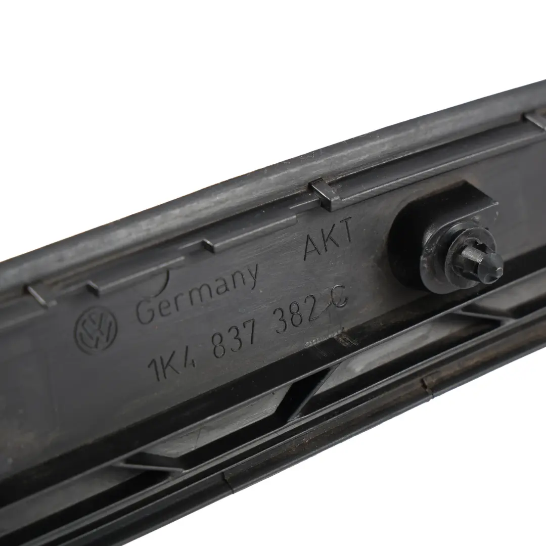 1K Moldura Protección Umbral Trasero Derecho para Volkswagen Golf Gti con número de pieza 1K4837382C Volkswagen Golf Gti 1K Moldura Protección Umbral Trasero Derecho - SKU 1K4837382C - Número de pieza 1K4837382C