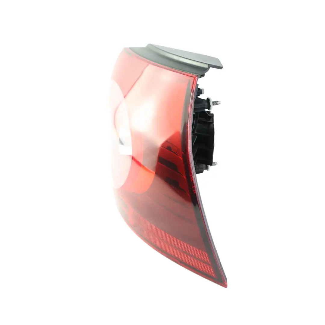 Lampa Tylna W Błotnik Zewnętrzna Prawa do Volkswagen Golf 5 o numerze 1K6945096AA Volkswagen Golf 5 Lampa Tylna W Błotnik Zewnętrzna Prawa - SKU 1K6945096AA-1 - Numer Części 1K6945096AA
