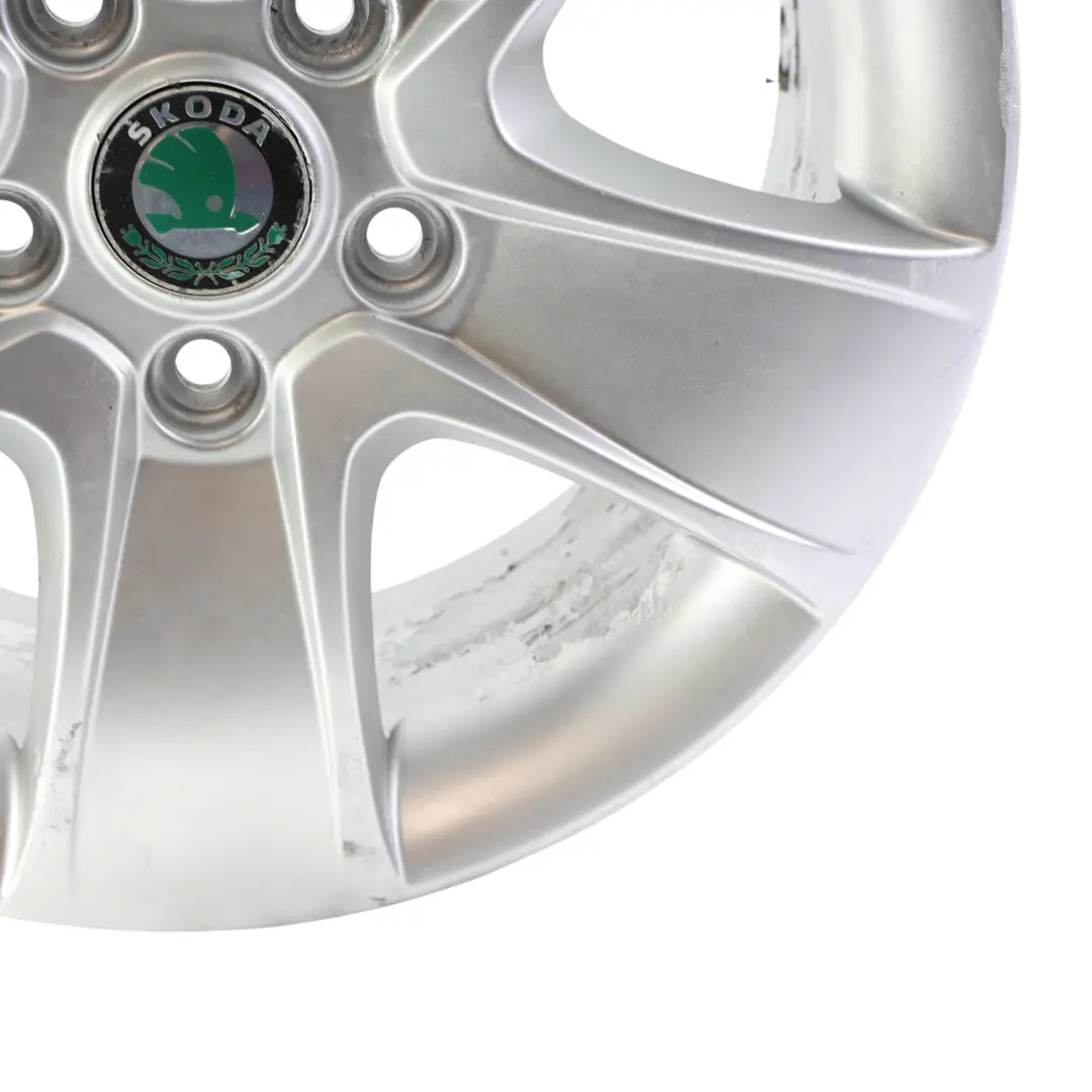 Mk2 Felga Alu Srebrna 16" ET50 6.5J 5-Ramienna do Skoda Octavia o numerze 1Z0601025T Skoda Octavia Mk2 Felga Alu Srebrna 16" ET50 6.5J 5-Ramienna - SKU 1Z0601025T-1 - Numer Części 1Z0601025T