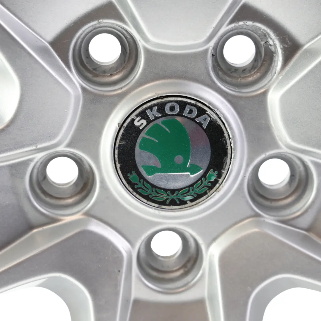 MK2 Alu Felge Silber 16" ET:50 6.5J 5 Speiche für Skoda Octavia mit Teilenummer 1Z0601025T Skoda Octavia MK2 Alu Felge Silber 16" ET:50 6.5J 5 Speiche - SKU 1Z0601025T-1 - Teilenummer 1Z0601025T