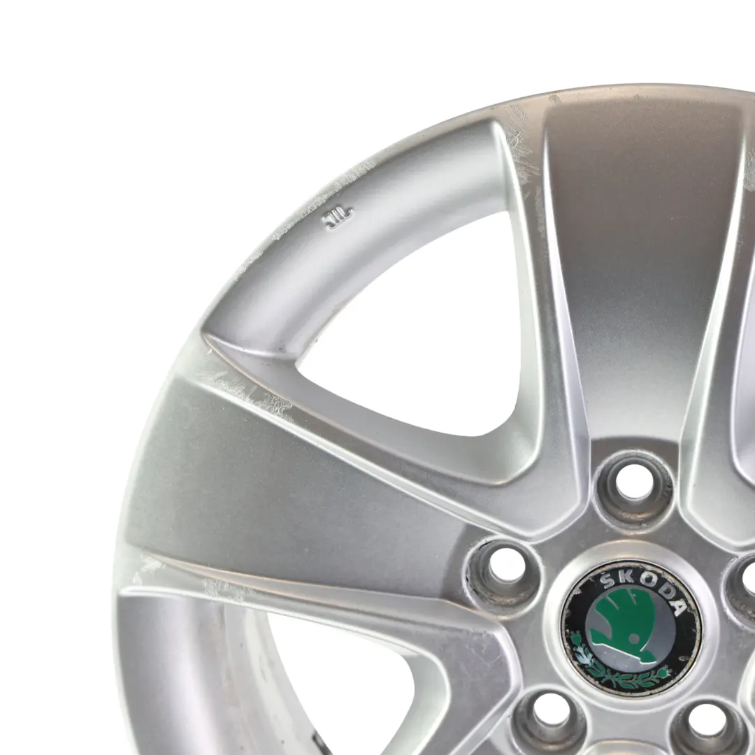 MK2 Jante Alliage Argent 16" ET50 6.5J 5 Branches pour Skoda Octavia à propos du numéro de pièce 1Z0601025T Skoda Octavia MK2 Jante Alliage Argent 16" ET50 6.5J 5 Branches - SKU 1Z0601025T-2 - Numéro de pièce 1Z0601025T