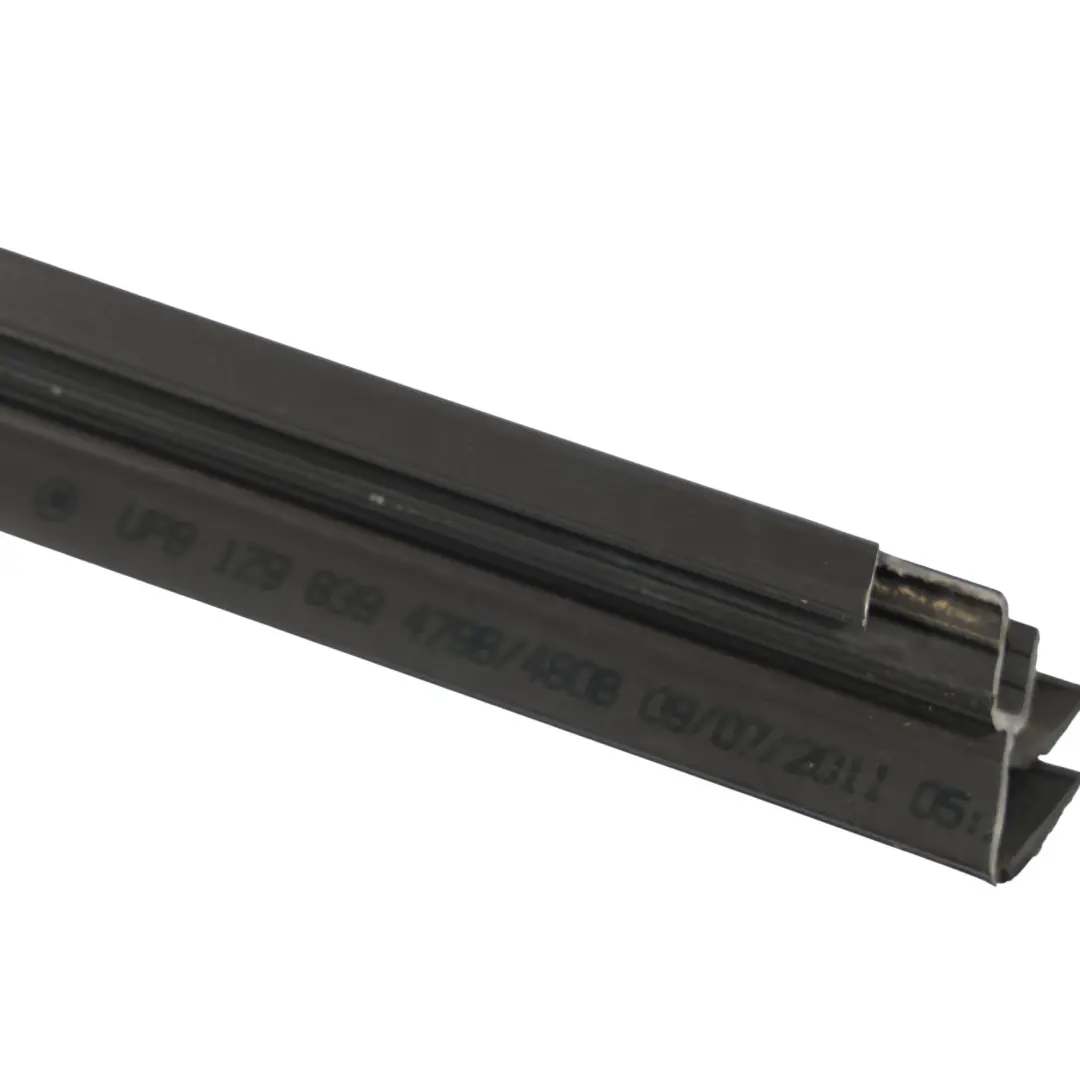 1Z Guarnizione Finestra Porta Posteriore Sinistra per Skoda Octavia con numero di parte 1Z9839479B Skoda Octavia 1Z Guarnizione Finestra Porta Posteriore Sinistra - SKU 1Z9839479B - Numero di parte 1Z9839479B