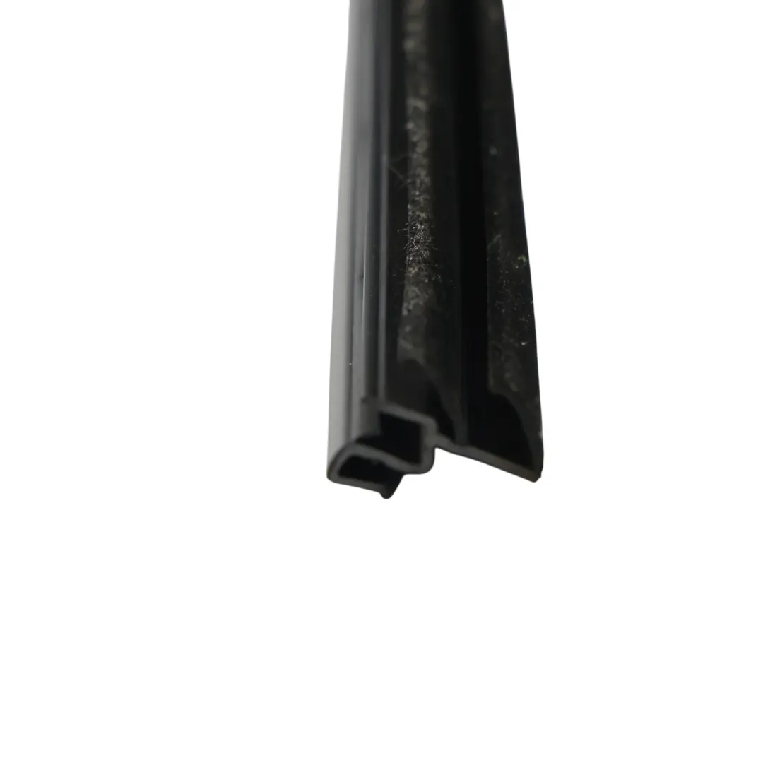 MK3 Guarnizione Finestrino Posteriore Interna Destra per Skoda Octavia con numero di parte 1Z9839480B Skoda Octavia MK3 Guarnizione Finestrino Posteriore Interna Destra - SKU 1Z9839480B - Numero di parte 1Z9839480B