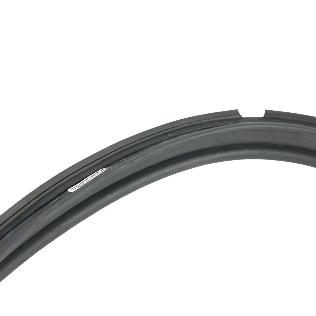MK5 Guarnizione Centrale Portellone Posteriore DS73-F438A00-BC per Ford Mondeo con numero di parte 2107084 Ford Mondeo MK5 Guarnizione Centrale Portellone Posteriore DS73-F438A00-BC - SKU 2107084 - Numero di parte 2107084