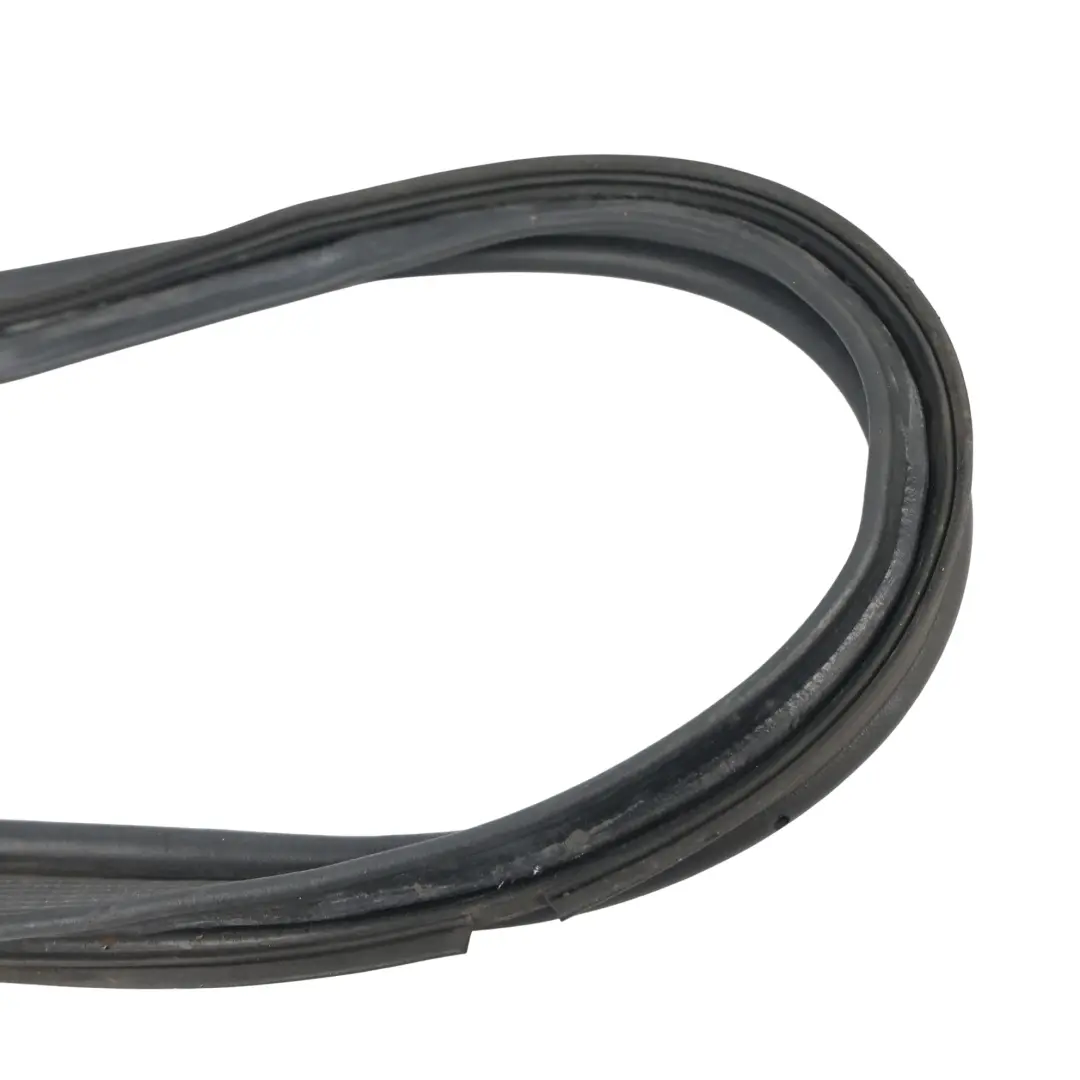 Ford Mondeo MK5 Joint Étanchéité Hayon Arrière Centre DS73-F438A00-BC - SKU 2107084 - Numéro de pièce 2107084