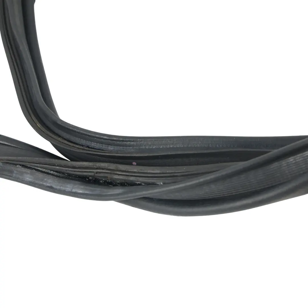 MK5 Junta Goma Portón Trasero Central DS73-F438A00-BC para Ford Mondeo con número de pieza 2107084 Ford Mondeo MK5 Junta Goma Portón Trasero Central DS73-F438A00-BC - SKU 2107084 - Número de pieza 2107084