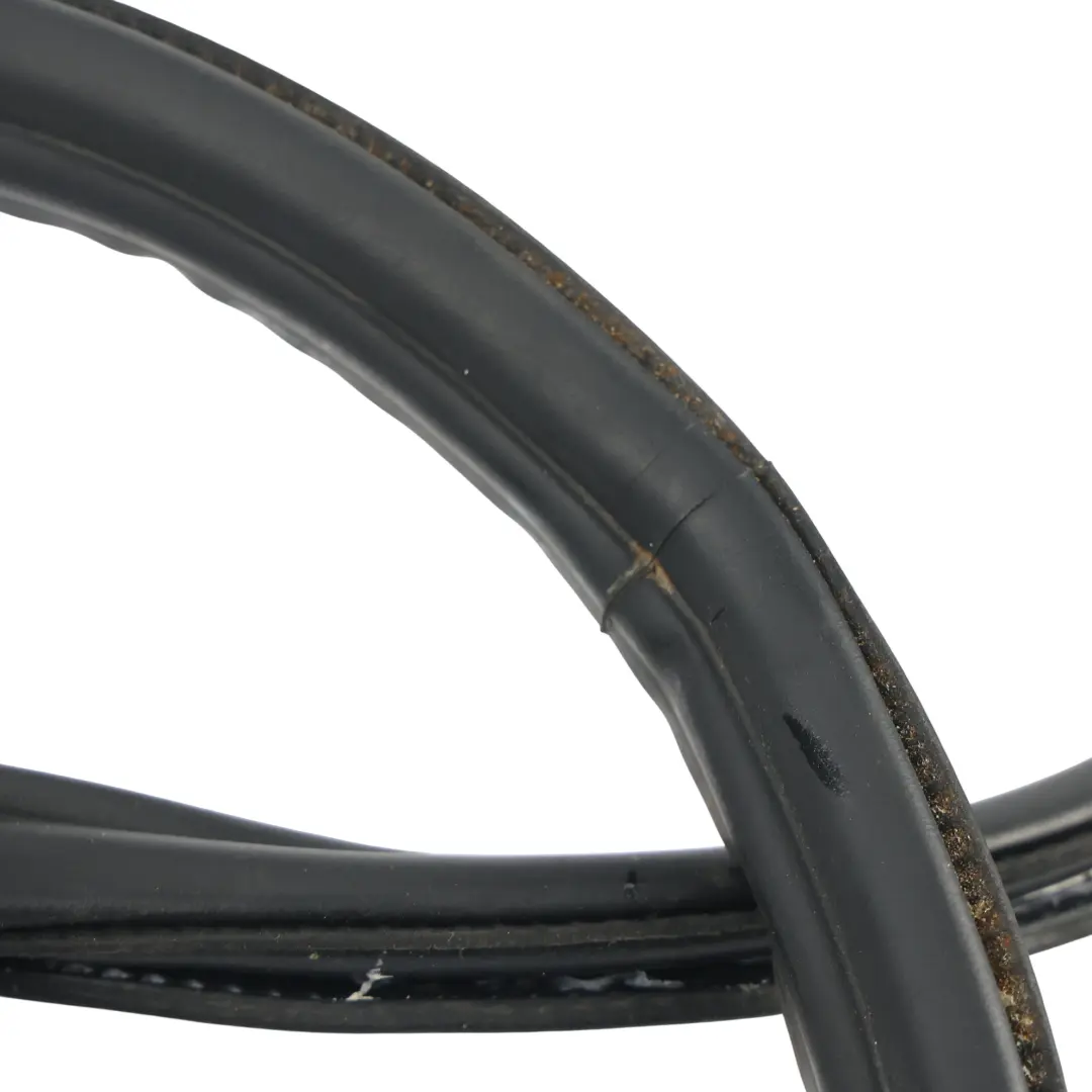 Uszczelka Tylnej Klapy do Volkswagen Caddy SB o numerze 2K7829573F Volkswagen Caddy SB Uszczelka Tylnej Klapy - SKU 2K7829573F - Numer Części 2K7829573F