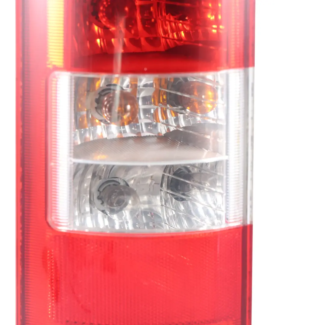 Feu Arrière Extérieur Droit pour Ford Transit Connect à propos du numéro de pièce 2T14-13404-AG Ford Transit Connect Feu Arrière Extérieur Droit - SKU 2T14-13404-AG - Numéro de pièce 2T14-13404-AG