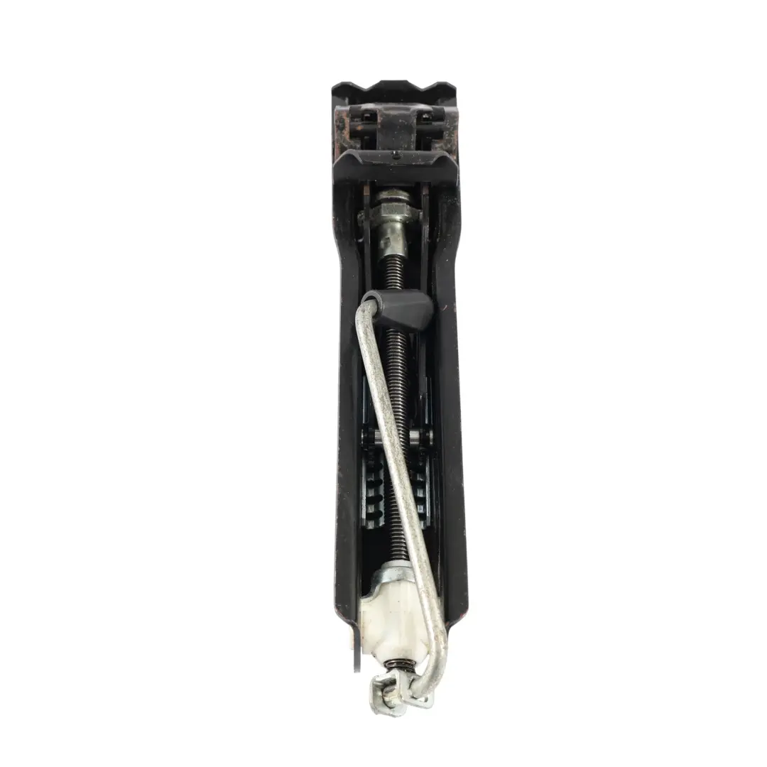 Lifting Jack Tool to Volkswagen Passat CC B7 Wheel with Part number 3AA011031B Volkswagen Passat CC B7 Wheel Lifting Jack Tool - SKU 3AA011031B - Part number 3AA011031B