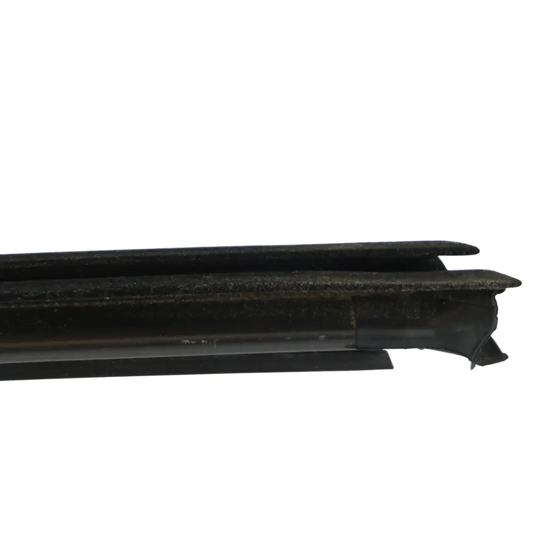 Goma Sellado Ventana Puerta Delantero Derecho para Volkswagen Passat B7 con número de pieza 3AA837472A Volkswagen Passat B7 Goma Sellado Ventana Puerta Delantero Derecho - SKU 3AA837472A - Número de pieza 3AA837472A