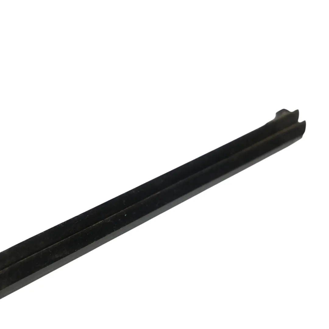 Goma Sellado Ventana Puerta Delantero Derecho para Volkswagen Passat B7 con número de pieza 3AA837472A Volkswagen Passat B7 Goma Sellado Ventana Puerta Delantero Derecho - SKU 3AA837472A - Número de pieza 3AA837472A