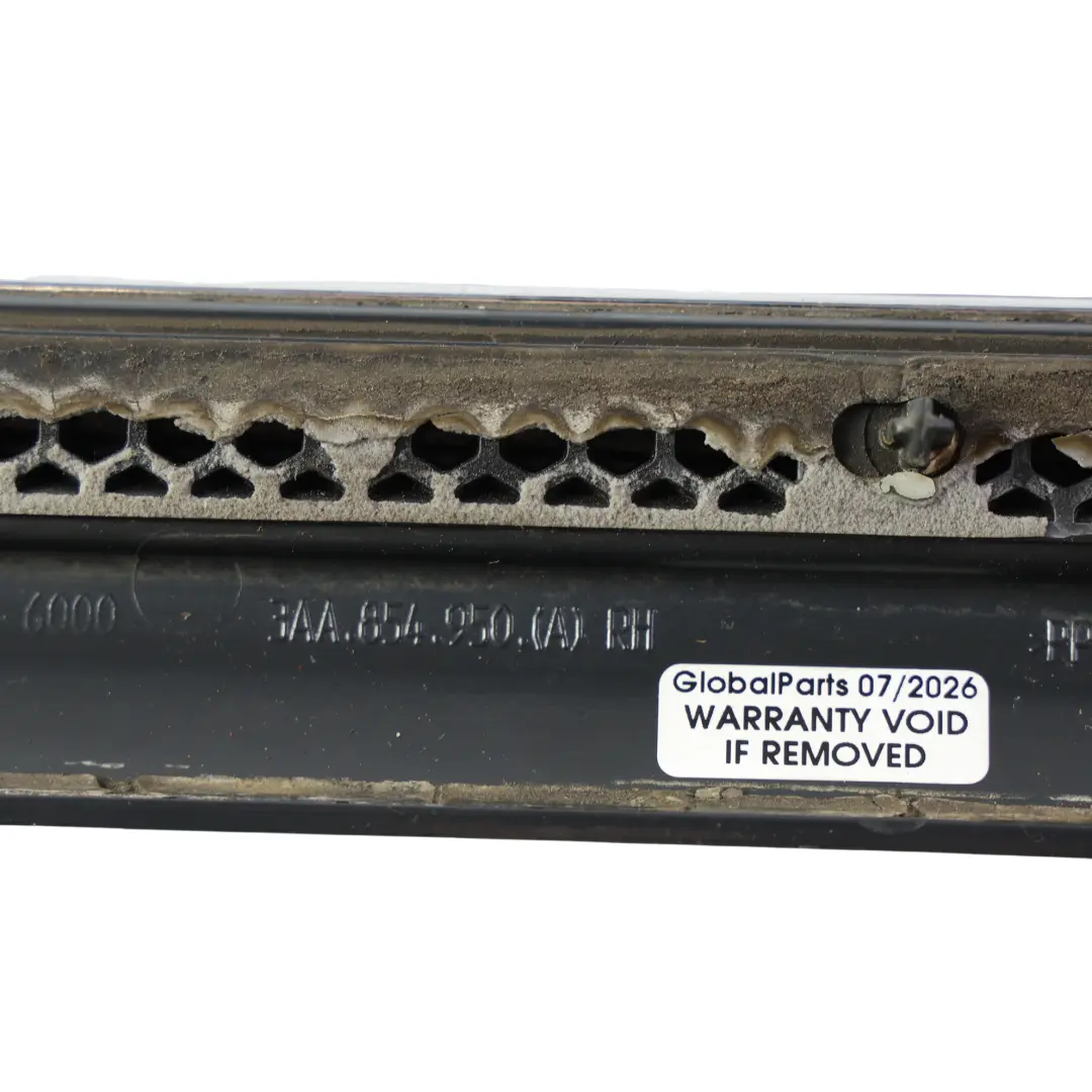 Modanatura Porta Post. Destra Grigio Urano I7F per Volkswagen Passat B7 con numero di parte 3AA854950A Volkswagen Passat B7 Modanatura Porta Post. Destra Grigio Urano I7F - SKU 3AA854950A-URG - Numero di parte 3AA854950A