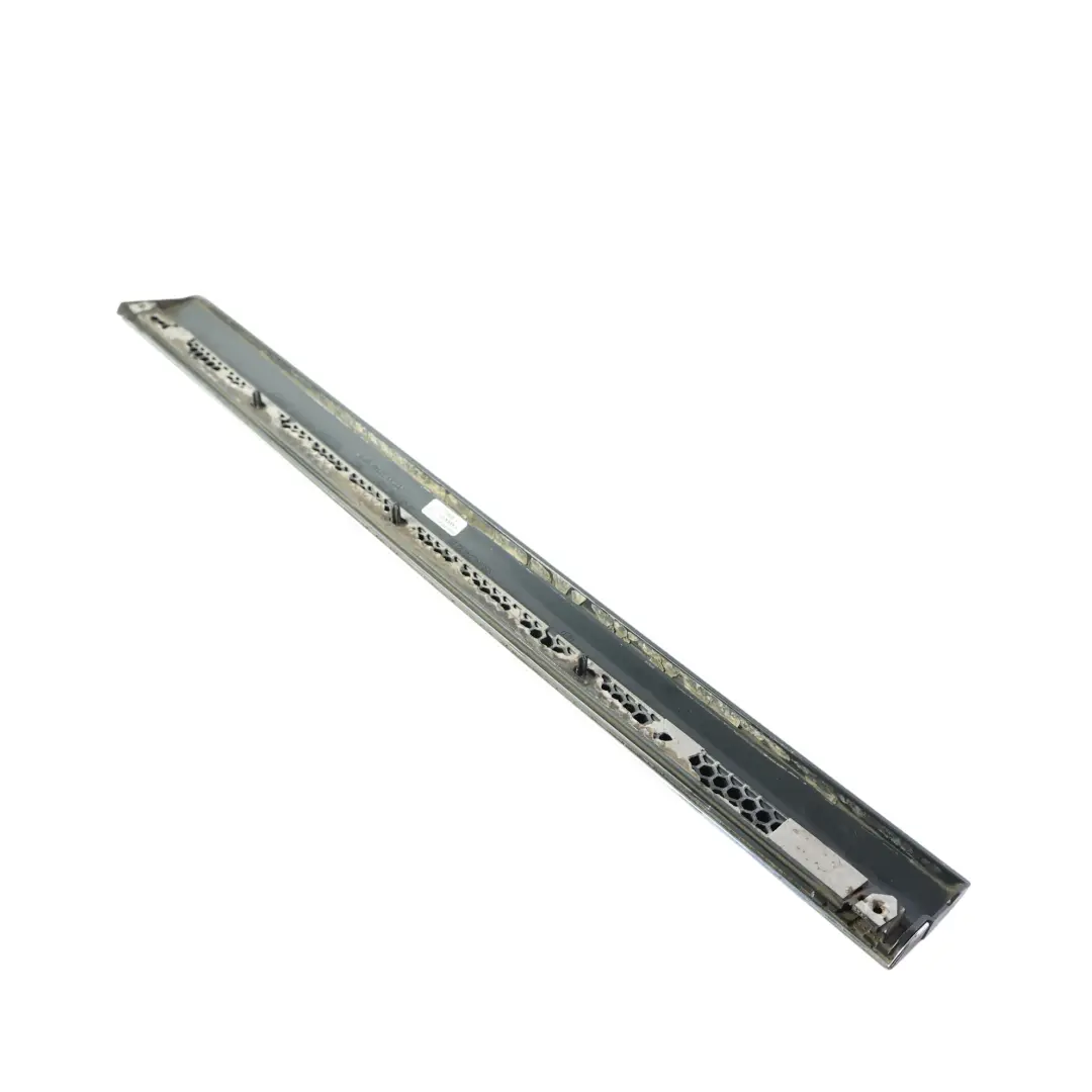 Modanatura Porta Post. Destra Grigio Urano I7F per Volkswagen Passat B7 con numero di parte 3AA854950A Volkswagen Passat B7 Modanatura Porta Post. Destra Grigio Urano I7F - SKU 3AA854950A-URG - Numero di parte 3AA854950A