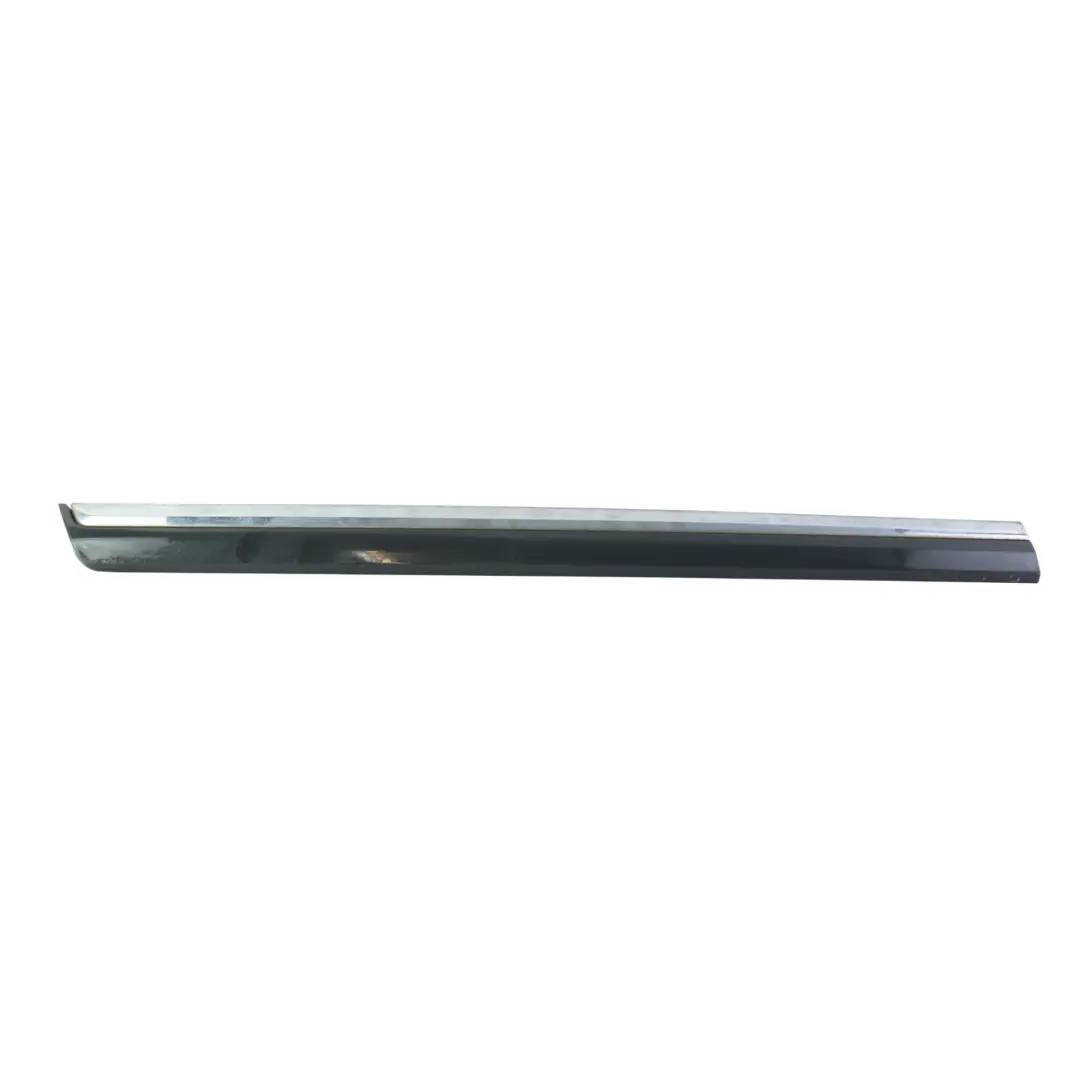 Modanatura Porta Post. Destra Grigio Urano I7F per Volkswagen Passat B7 con numero di parte 3AA854950A Volkswagen Passat B7 Modanatura Porta Post. Destra Grigio Urano I7F - SKU 3AA854950A-URG - Numero di parte 3AA854950A
