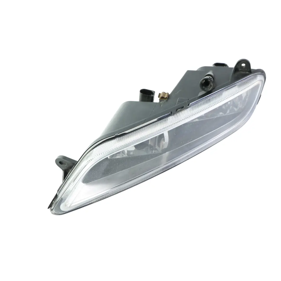 Lampa Przeciwmgielna Przednia Prawa do Volkswagen Passat B7 o numerze 3AA941662F Volkswagen Passat B7 Lampa Przeciwmgielna Przednia Prawa - SKU 3AA941662F - Numer Części 3AA941662F