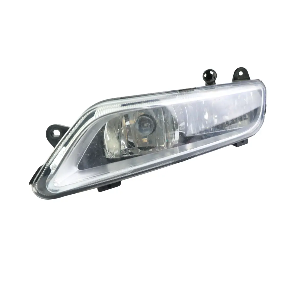 Lampa Przeciwmgielna Przednia Prawa do Volkswagen Passat B7 o numerze 3AA941662F Volkswagen Passat B7 Lampa Przeciwmgielna Przednia Prawa - SKU 3AA941662F - Numer Części 3AA941662F