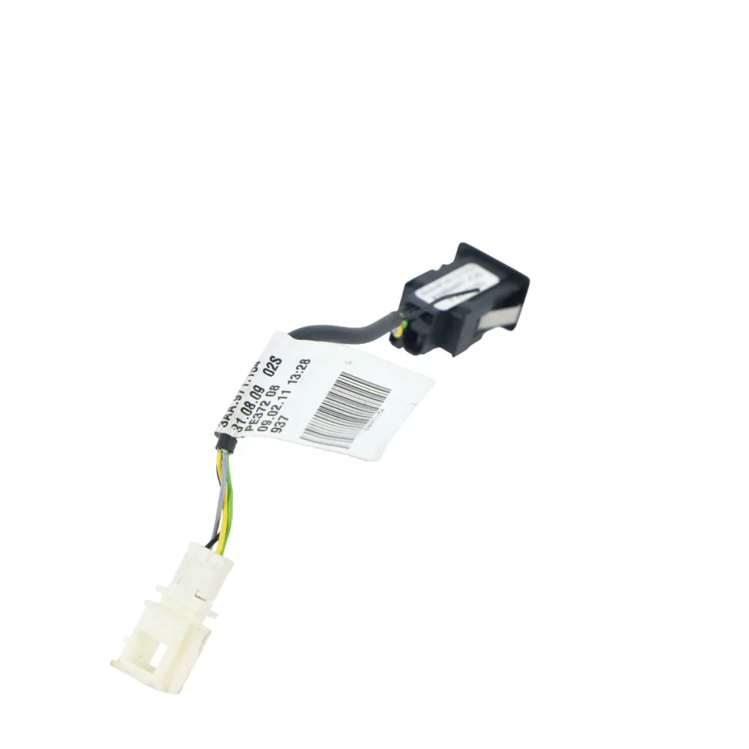 Cableado Conector Puerto Entrada Aux para Volkswagen Passat B7 con número de pieza 3AA971154 Volkswagen Passat B7 Cableado Conector Puerto Entrada Aux - SKU 3AA971154 - Número de pieza 3AA971154