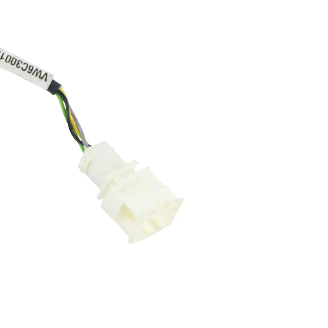 Cableado Conector Puerto Entrada Aux para Volkswagen Passat B7 con número de pieza 3AA971154 Volkswagen Passat B7 Cableado Conector Puerto Entrada Aux - SKU 3AA971154 - Número de pieza 3AA971154