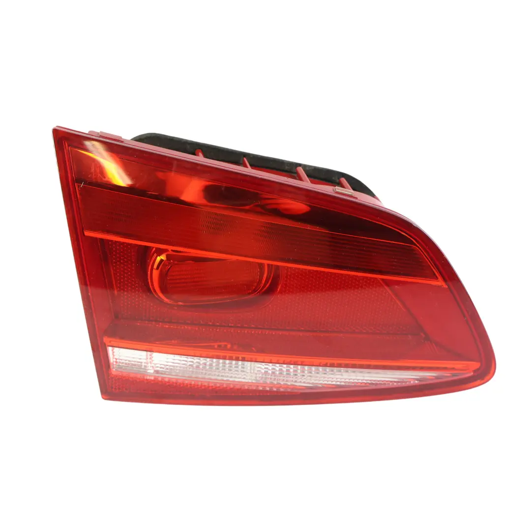 Heckklappe Innenleuchte Links für Volkswagen Passat B7 Kombi mit Teilenummer 3AF945093K Volkswagen Passat B7 Kombi Heckklappe Innenleuchte Links - SKU 3AF945093K - Teilenummer 3AF945093K