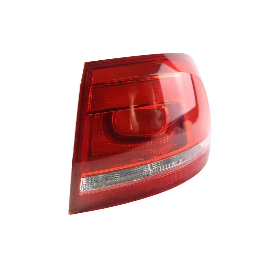Break Feu Arrière Lampe Droit pour Volkswagen Passat B7 à propos du numéro de pièce 3AF945096E Volkswagen Passat B7 Break Feu Arrière Lampe Droit - SKU 3AF945096E - Numéro de pièce 3AF945096E
