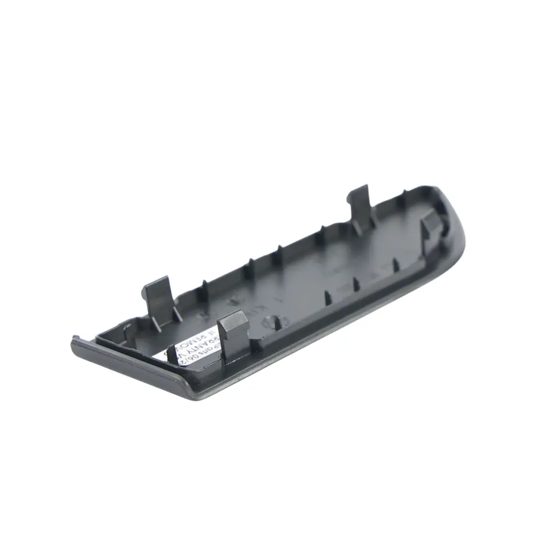 Cubierta Panel Cenicero Trasero Derecho para Volkswagen Passat CC con número de pieza 3C4857186 Volkswagen Passat CC Cubierta Panel Cenicero Trasero Derecho - SKU 3C4857186 - Número de pieza 3C4857186