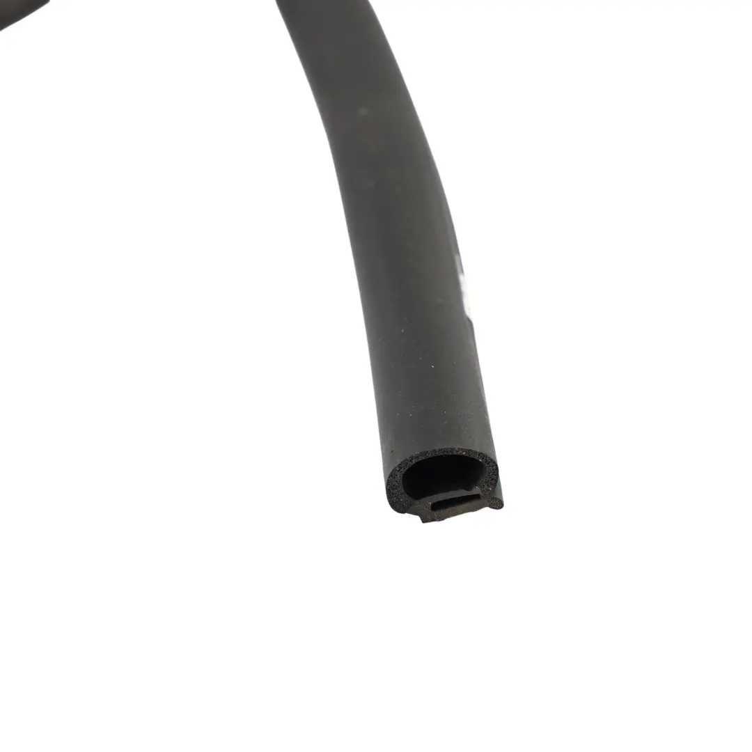 Joint Porte Arrière Extérieur Bas Gauche Droit pour Volkswagen Passat CC à propos du numéro de pièce 3C8839701B Volkswagen Passat CC Joint Porte Arrière Extérieur Bas Gauche Droit - SKU 3C8839701B - Numéro de pièce 3C8839701B