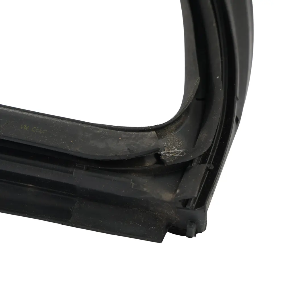 Joint Caoutchouc Porte Arrière Supérieur Gauche pour Volkswagen Passat CC à propos du numéro de pièce 3C8854545L Volkswagen Passat CC Joint Caoutchouc Porte Arrière Supérieur Gauche - SKU 3C8854545L - Numéro de pièce 3C8854545L