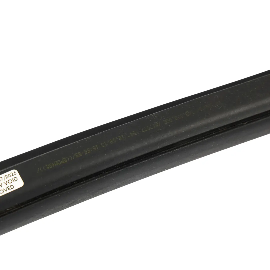Joint Porte Arrière Caoutchouc Supérieur Droit pour Volkswagen Passat CC à propos du numéro de pièce 3C8854546L Volkswagen Passat CC Joint Porte Arrière Caoutchouc Supérieur Droit - SKU 3C8854546L - Numéro de pièce 3C8854546L
