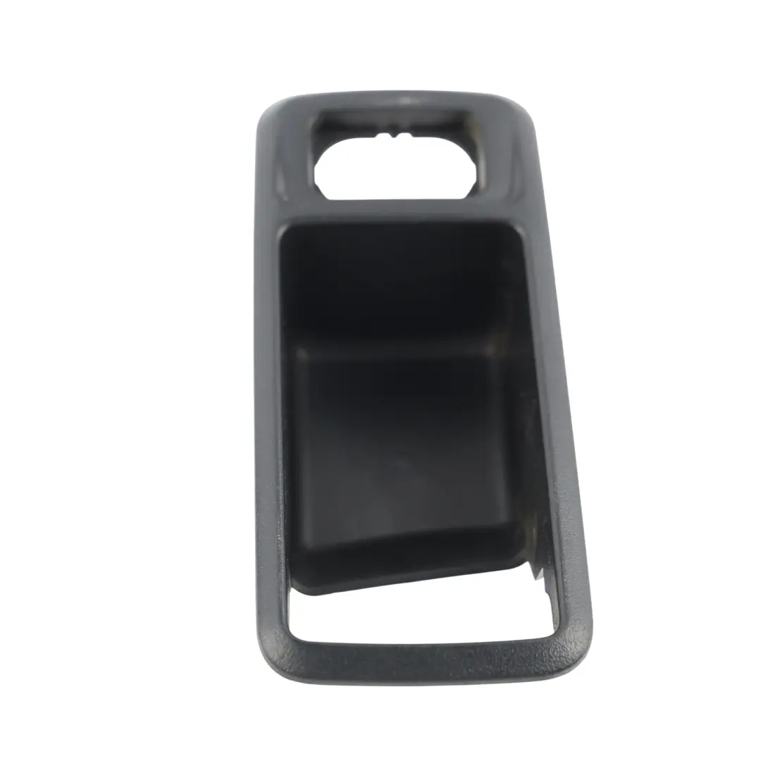 Mk1 Osłona Klamki Drzwi Przednich Tylnych Lewa do Ford Kuga o numerze 3M51-226A37-AFW Ford Kuga Mk1 Osłona Klamki Drzwi Przednich Tylnych Lewa - SKU 3M51-226A37-AFW - Numer Części 3M51-226A37-AFW