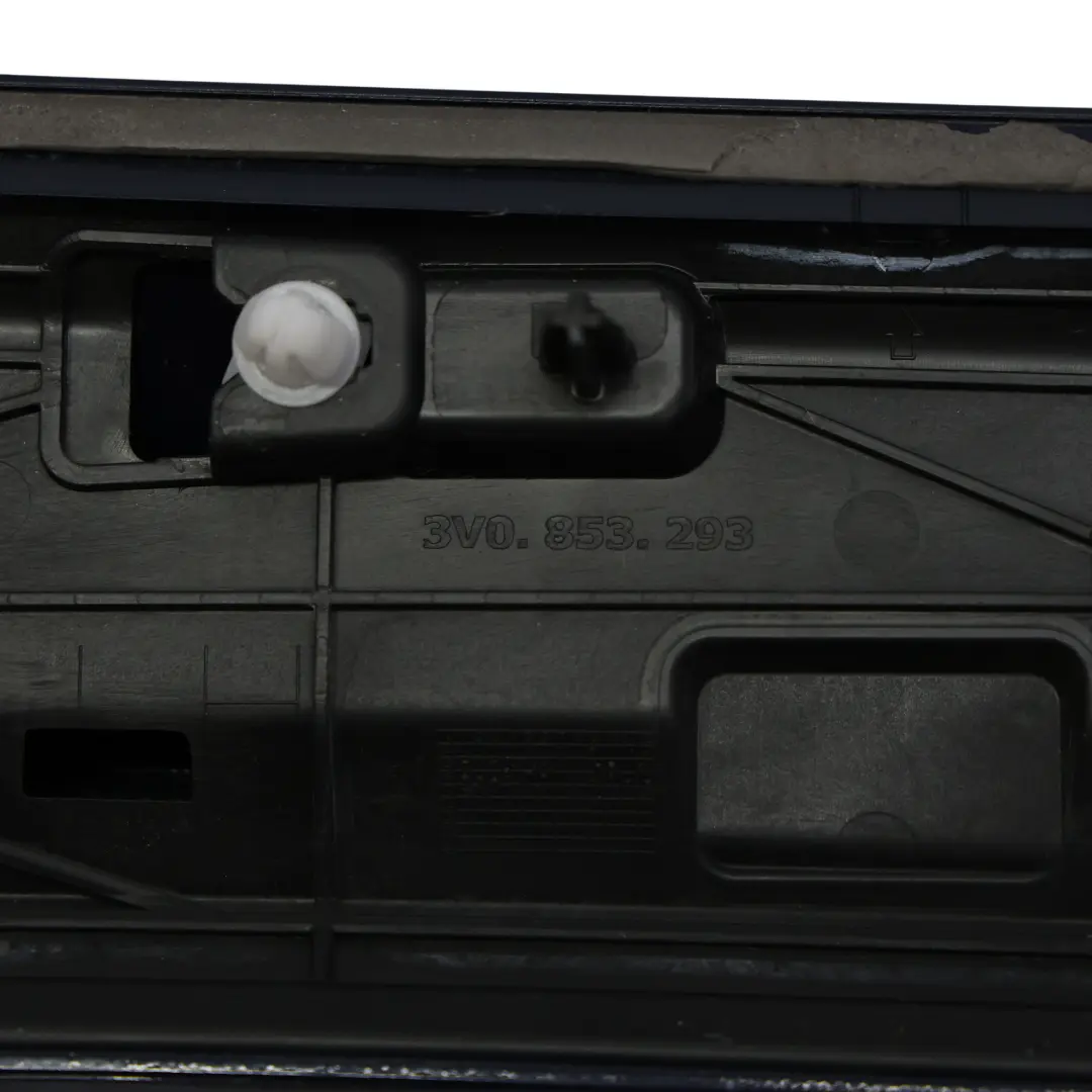 3V Moldura Inferior Puerta Delantera Izquierda para Skoda Superb con número de pieza 3V0853293 Skoda Superb 3V Moldura Inferior Puerta Delantera Izquierda - SKU 3V0853293-PAB - Número de pieza 3V0853293