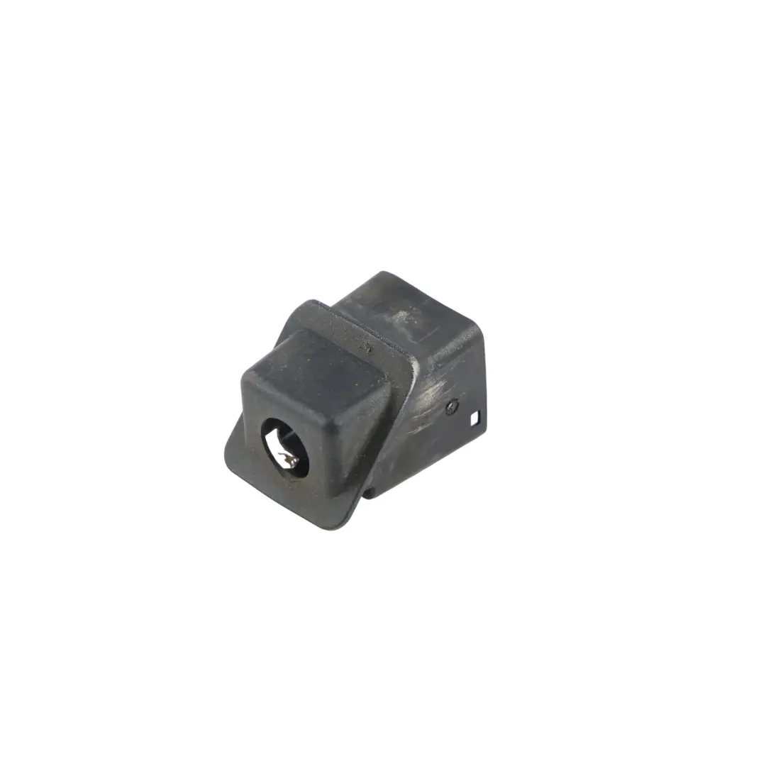 Mk3 Uchwyt Mocowania Kamery Cofania do Volkswagen Scirocco o numerze 3W0807210B Volkswagen Scirocco Mk3 Uchwyt Mocowania Kamery Cofania - SKU 3W0807210B - Numer Części 3W0807210B