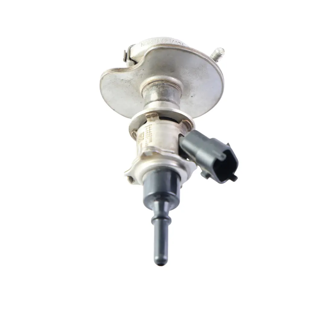 Vauxhall Movano C AdBlue Fuel Additive Injector 2.2 Diesel Engine - SKU 46353526 - Part number 46353526