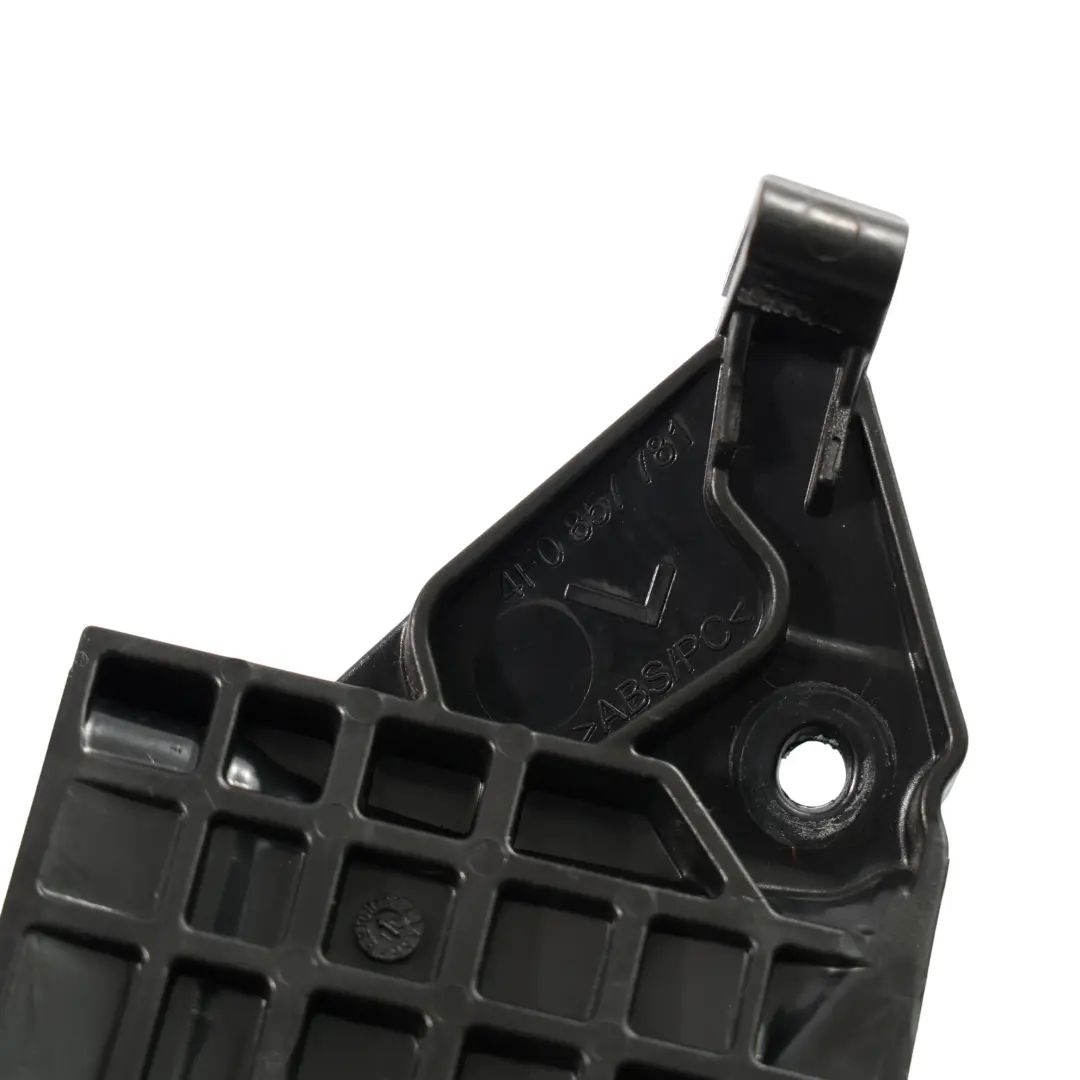 4F Copertura Guida Cintura Sicurezza Anteriore Sinistra per Audi A6 C6 con numero di parte 4F0857781 Audi A6 C6 4F Copertura Guida Cintura Sicurezza Anteriore Sinistra - SKU 4F0857781 - Numero di parte 4F0857781
