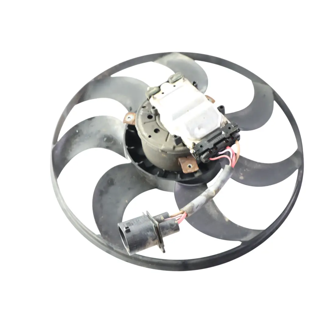 Motore Ventola Radiatore Liquido Destra TDI 400W per Audi A6 C6 con numero di parte 4F0959455J Audi A6 C6 Motore Ventola Radiatore Liquido Destra TDI 400W - SKU 4F0959455J - Numero di parte 4F0959455J