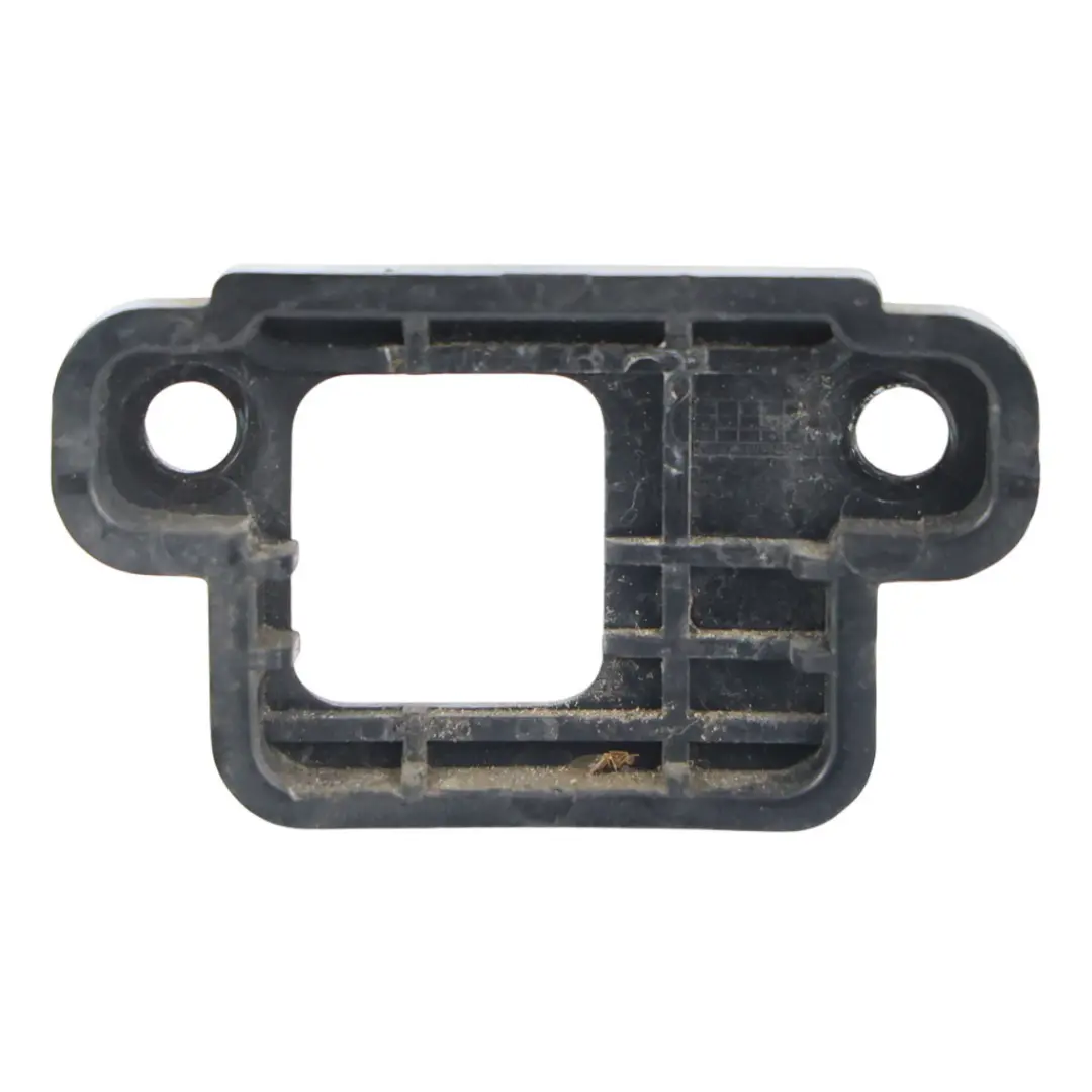 Placa Soporte Montaje Emblema Parrilla Radiador para Audi A8 D4 con número de pieza 4H0853795C Audi A8 D4 Placa Soporte Montaje Emblema Parrilla Radiador - SKU 4H0853795C - Número de pieza 4H0853795C